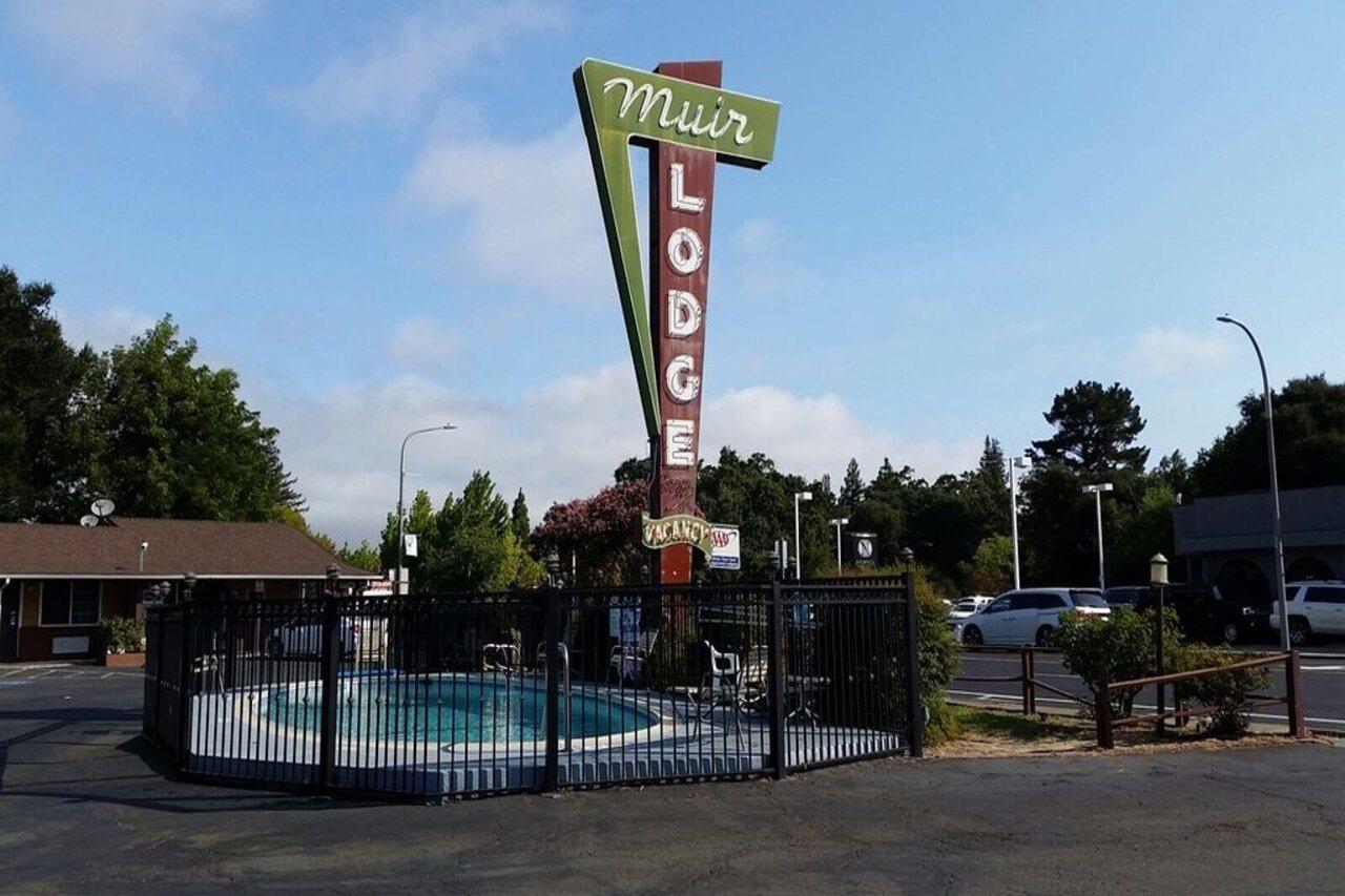 Muir Lodge Motel Martinez Bagian luar foto