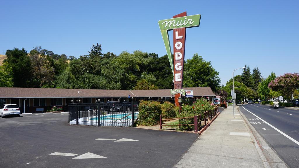 Muir Lodge Motel Martinez Bagian luar foto