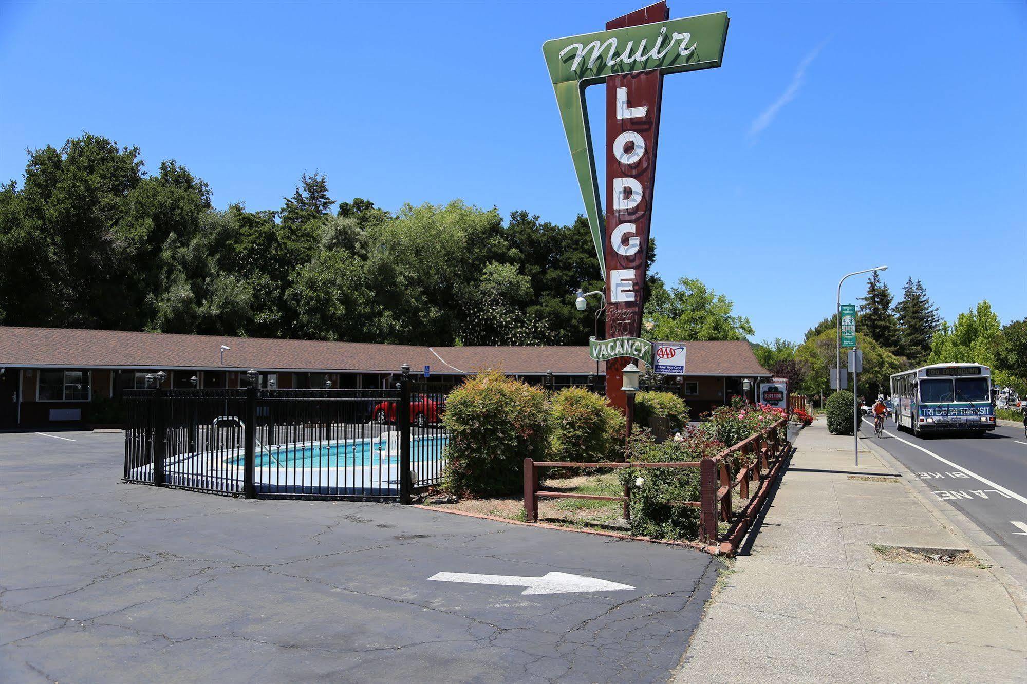 Muir Lodge Motel Martinez Bagian luar foto